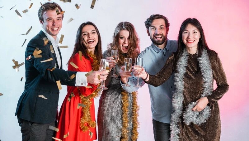    «Шальная императрица» или леди: как пережить новогодний корпоратив, сохранить лицо и должность Фото: @freepik / ru.freepik.com