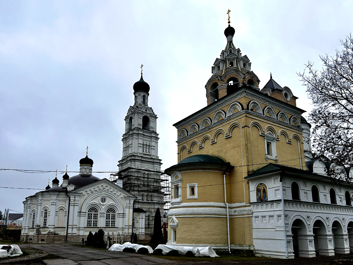 Свято-Благовещенский монастырь. Листайте дальше , чтобы увидеть больше.