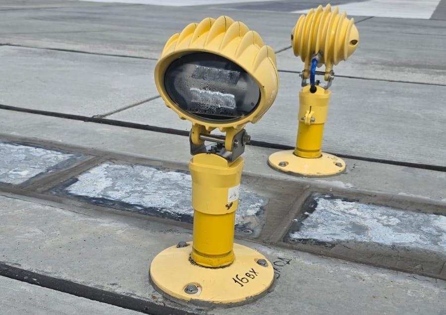 Фото 1. Входной и ограничительный огни со светодиодными источниками света