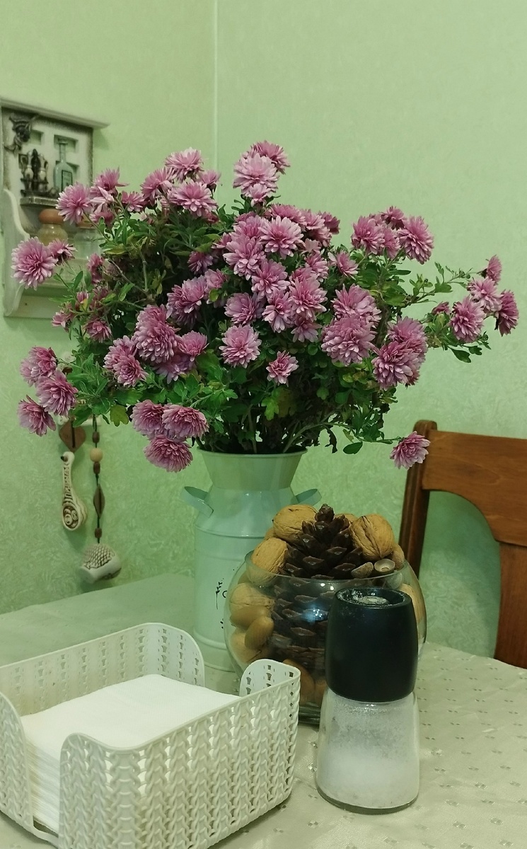 Букет после обрезки мультифлоры.