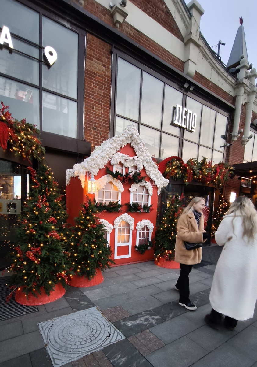 Хотела снять фотозону без девочек, но это оказалось невозможно. Или пришлось бы стоять час в ожидании ..
