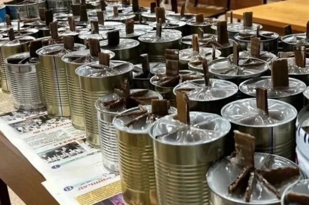    Учащиеся владикавказкой школы изготовили для бойцов СВО 700 свечей