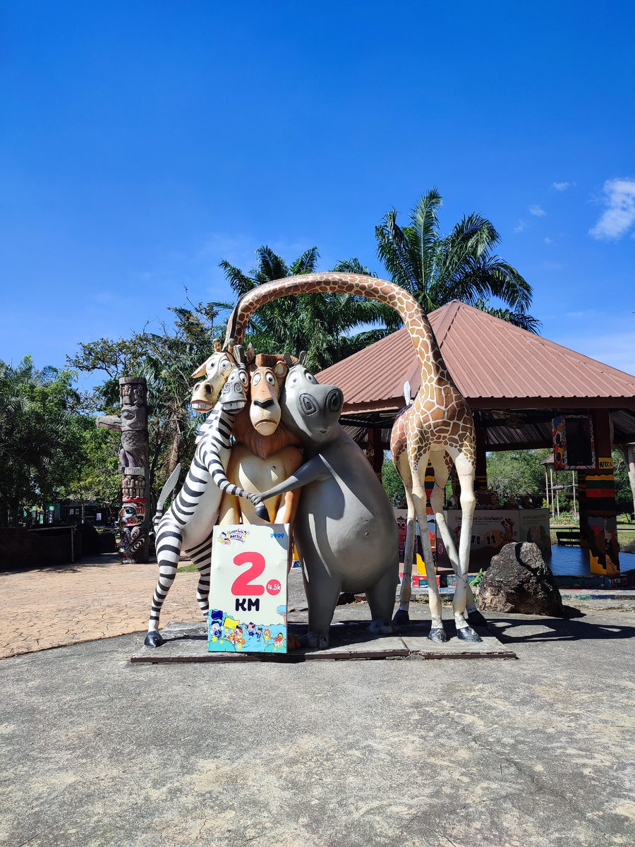 Посещение зоопарка интересно не только детям