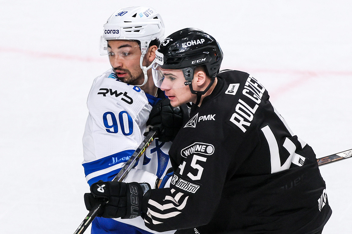 Дилан Сикьюра и Михаил Рольгизер в борьбе