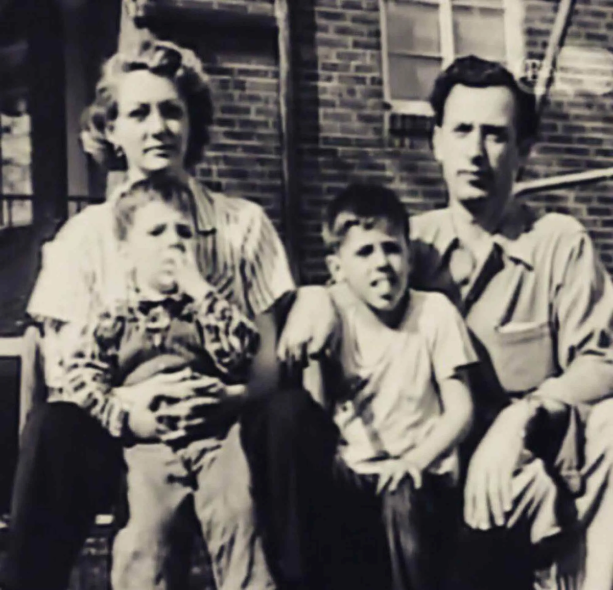 Сталлоне с родителями и братом