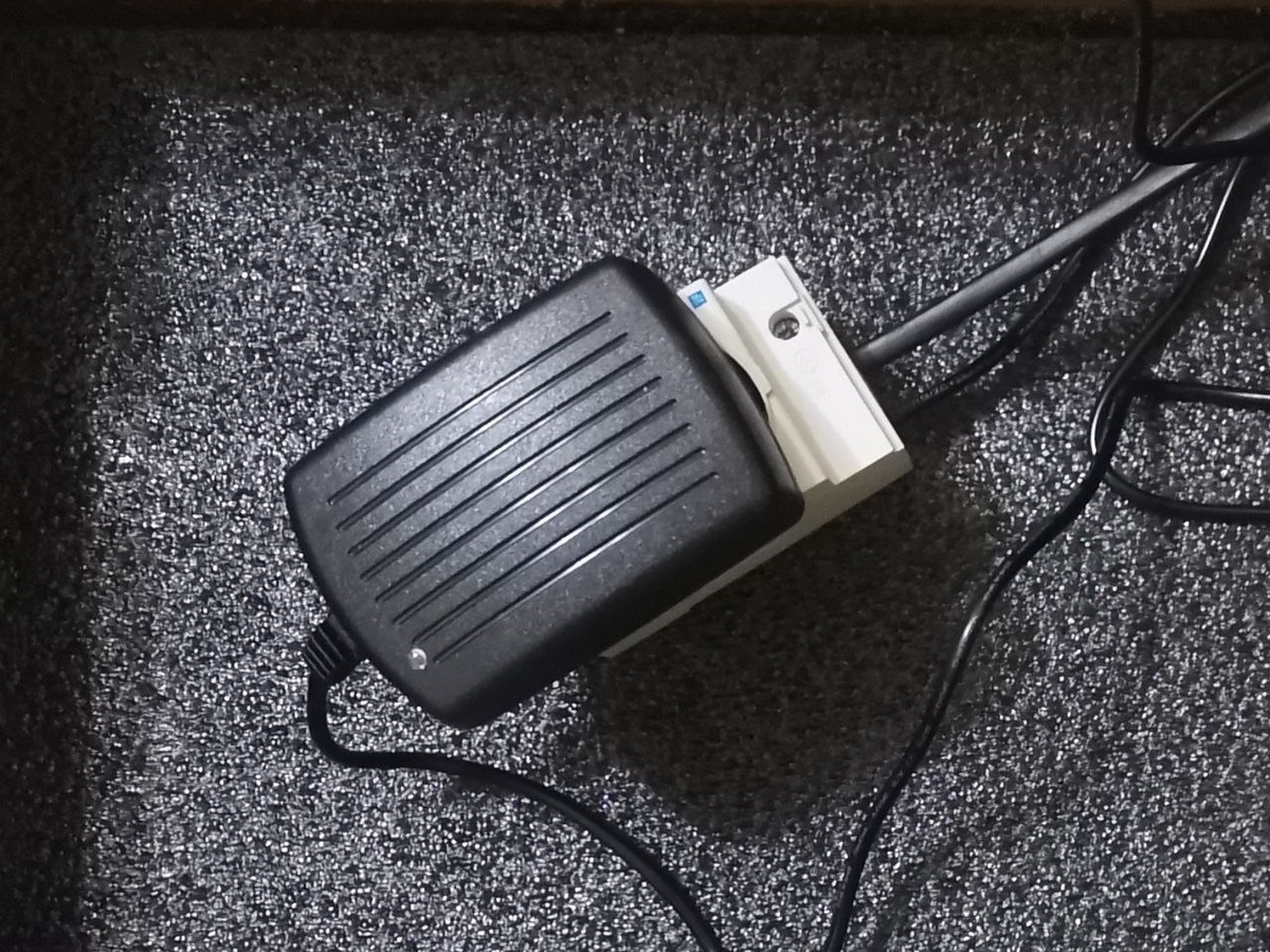 Управляемая по USB розетка под блок питания на 15 В, 2 А