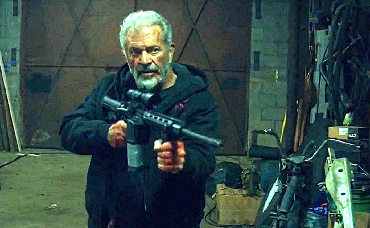 Когда пришёл в гараж к мужикам похвастаться купленной вчера, новенькой "пушкой", а они почему-то от тебя разбегаются. 