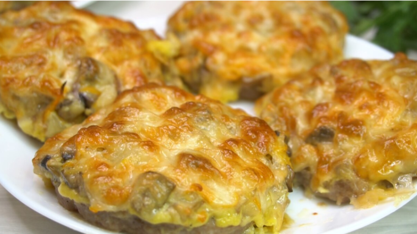 Беру фарш, грибы и готовлю биточки в духовке на Новогодний стол. Гости в восторге👍