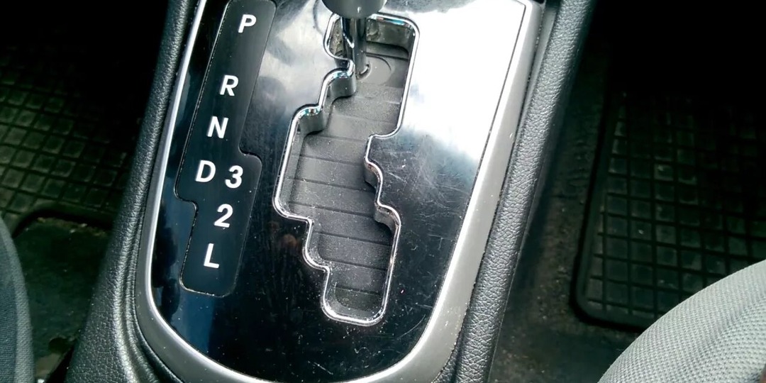 Для чего нужны загадочные режимы L и 2 в АКПП: объясняем доступно и на примерах