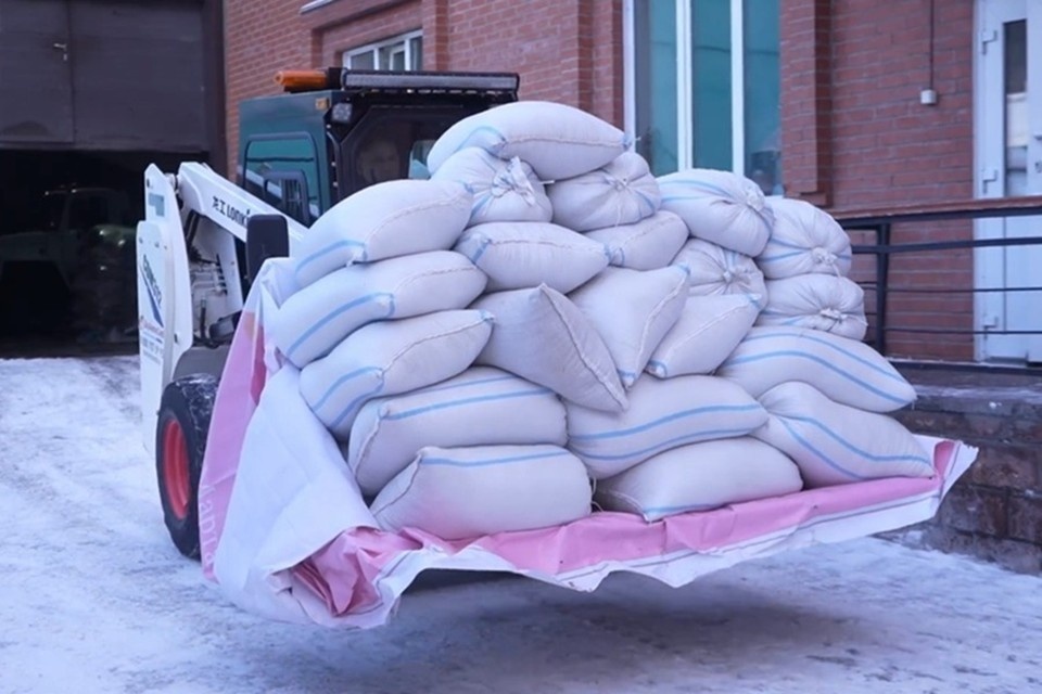    Зоопарк из Новосибирска отправил гумпомощь зоопарку в Старобешево. Фото: Новосибирский зоопарк