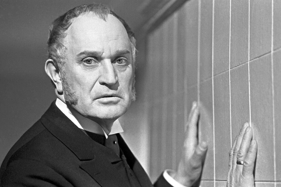 Москва. Декабрь 1966 год. Актер Николай Олимпиевич Гриценко в роли Каренина на съемочной площадке фильма "Анна Каренина"
