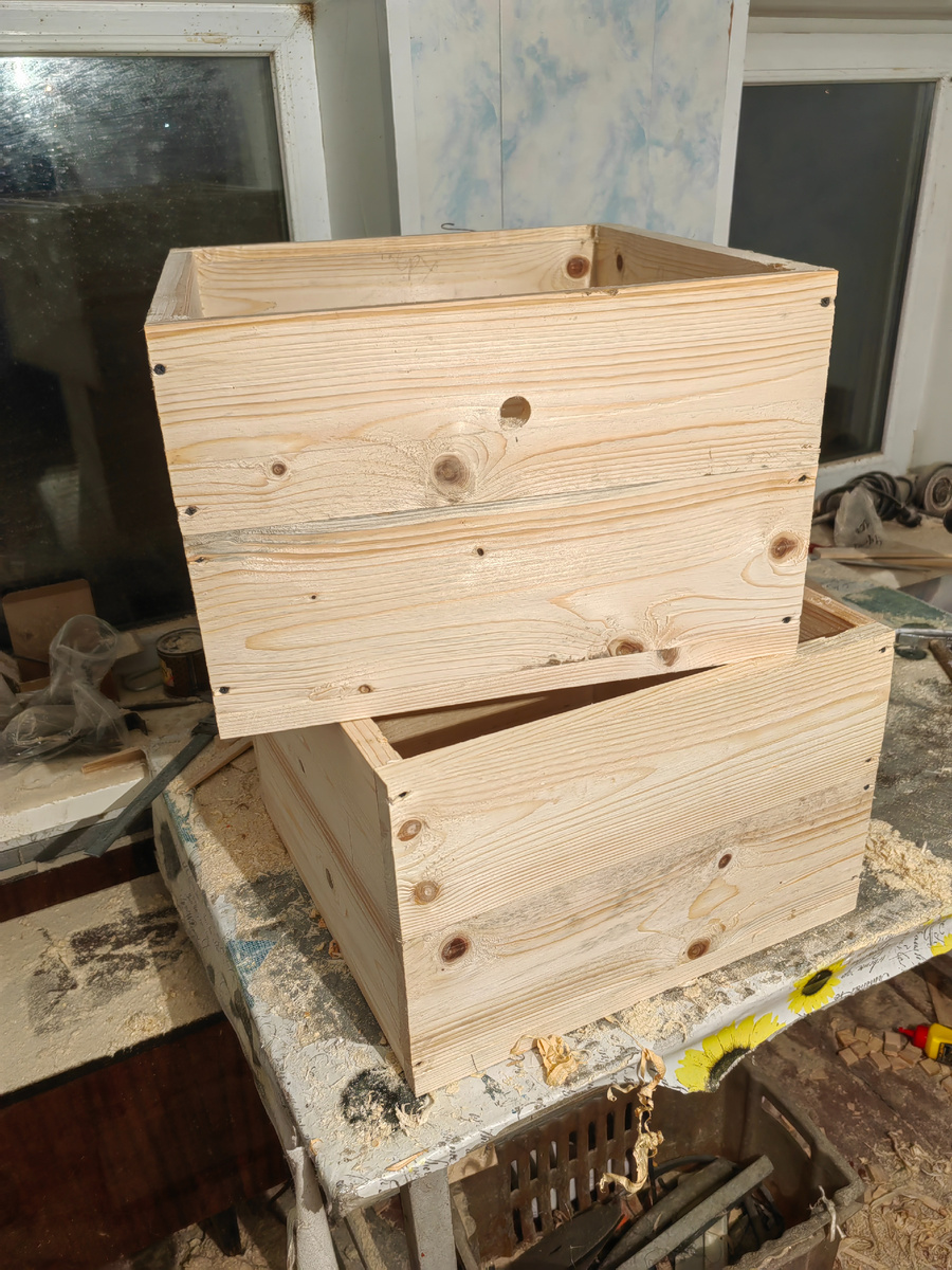 Вот что получилось. На одном дыхании сделал два корпуса, на недели доделаю крышку и дно. 