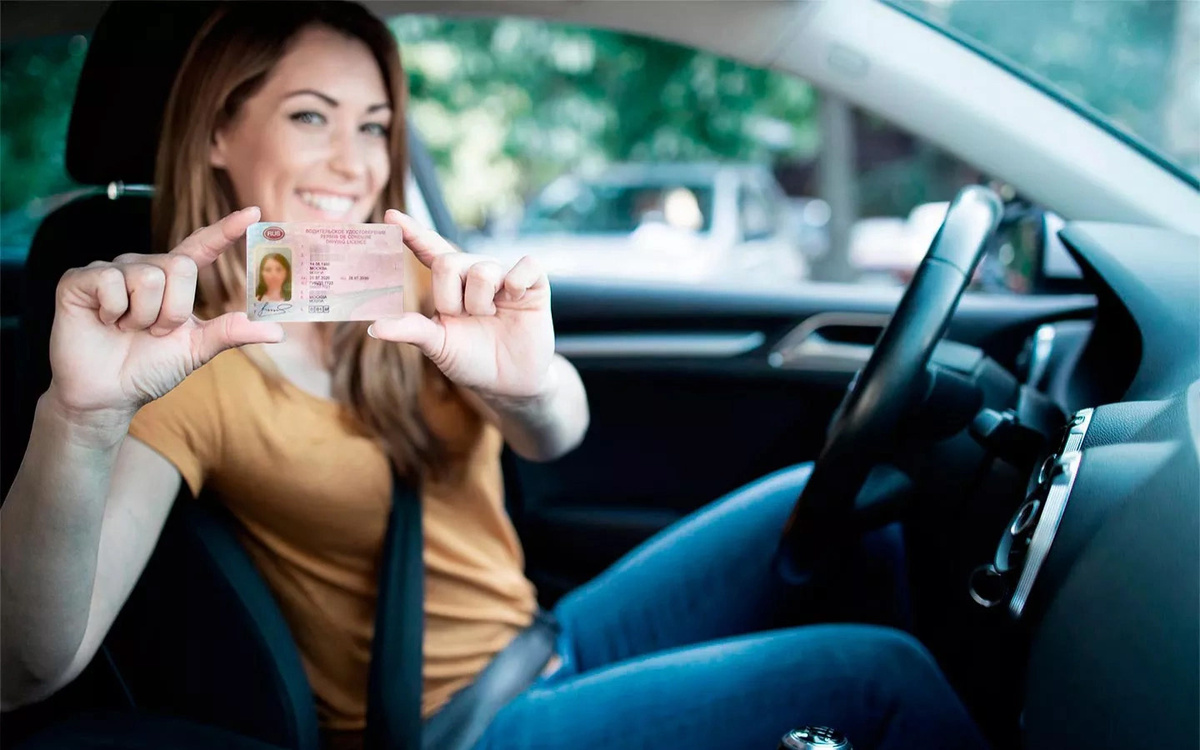 Aleksandar Malivuk / Shutterstock / FOTODOM📷Фото для ВУ обновляется при плановой замене удостоверения — каждые десять лет, а также при смене фамилии, утере или повреждении документа