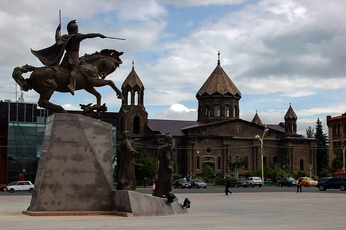 CC BY-SA 4.0 / Սարո Հովհաննիսյան / Եկեղեցի Սբ. Աստվածածին (cropped, resized and color corrected)