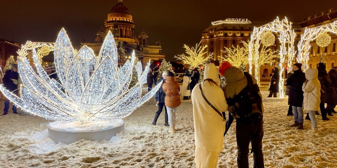Новогодний сад 2026 начал работу у Мариинского дворца на Синем Мосту