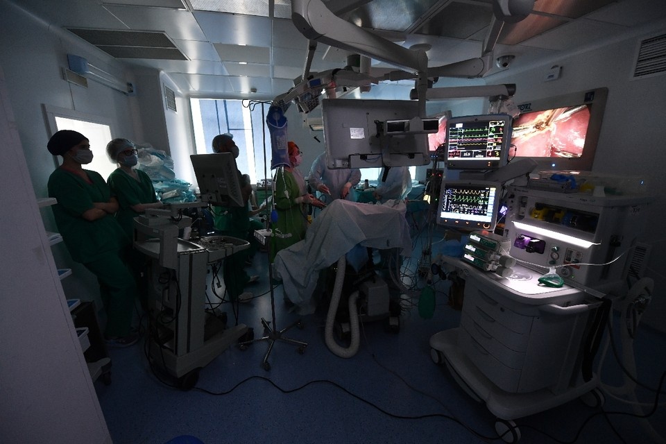    Онкологи провели рязанцу операцию с запущенной формой рака прямой кишки. Клинический случай высокой степени сложности. Иван МАКЕЕВ