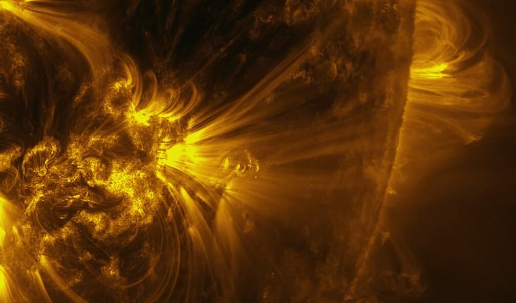   Вспышка X1.1 в группе пятен 4298