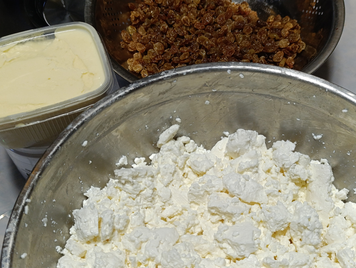 Всё что нужно для творожной массы с изюмом