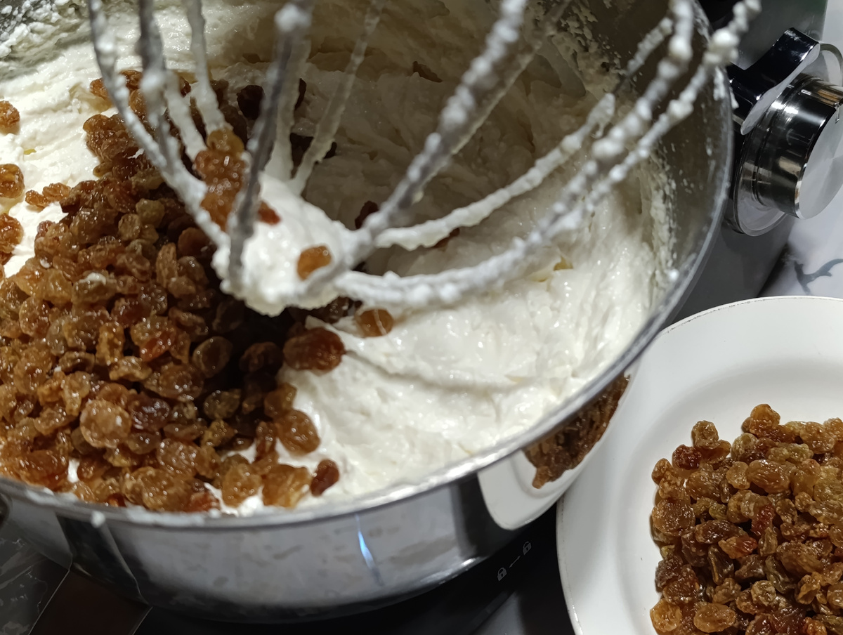 Добавляем изюм