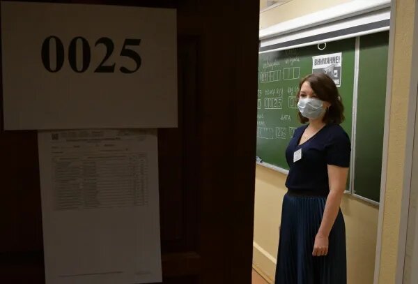 В школах Новосибирской области вводят обязательный масочный режим для персонала