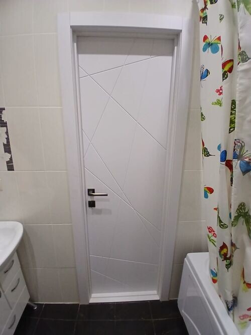 Двери в санузел. Фото с сайта ФабрикаДверей.РФ