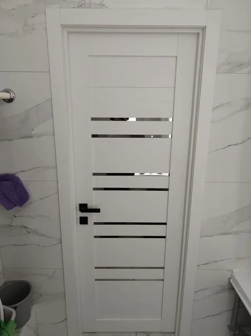 Двери в санузел. Фото с сайта ФабрикаДверей.РФ