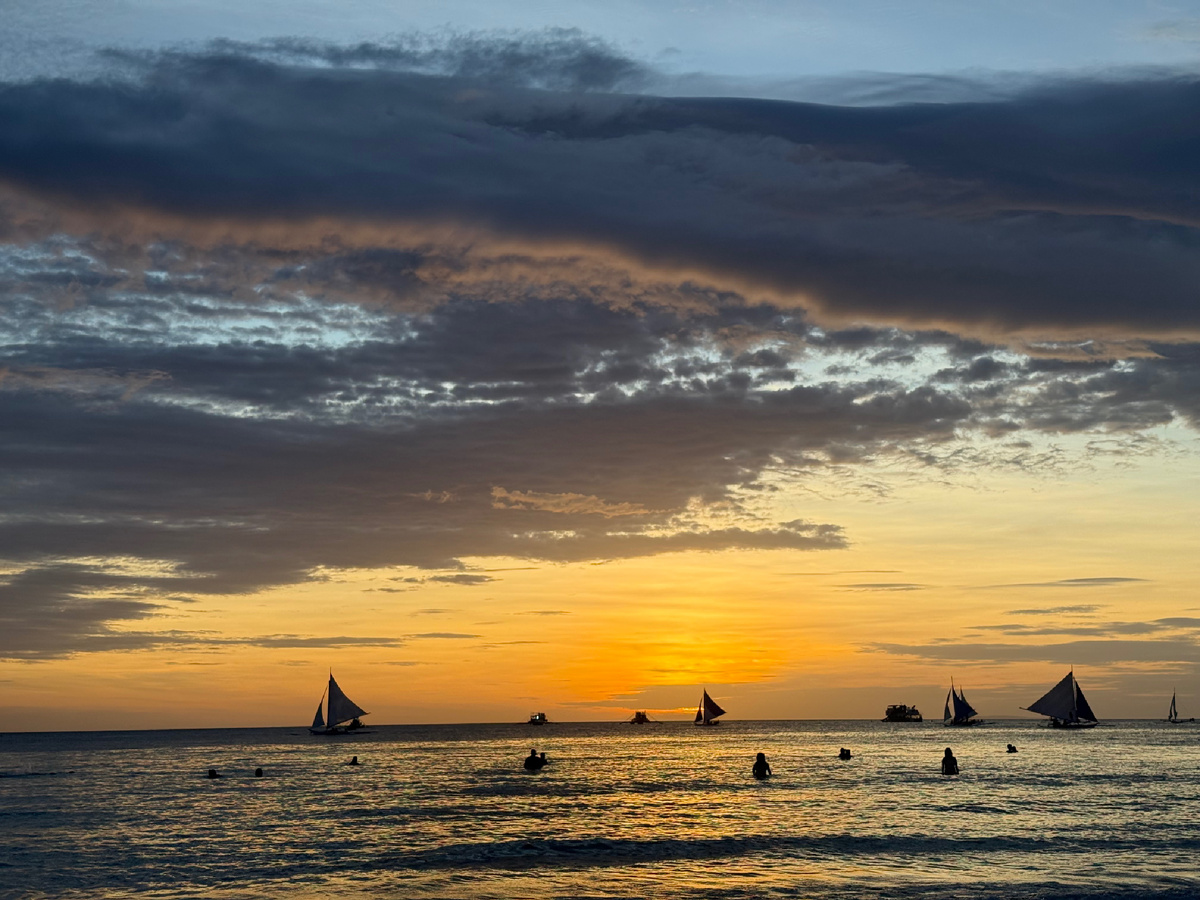 Потрясающие закаты на Белом пляже 