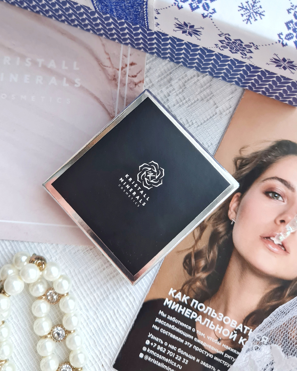 Палетка теней от бренда "Kristall Mineralls" 