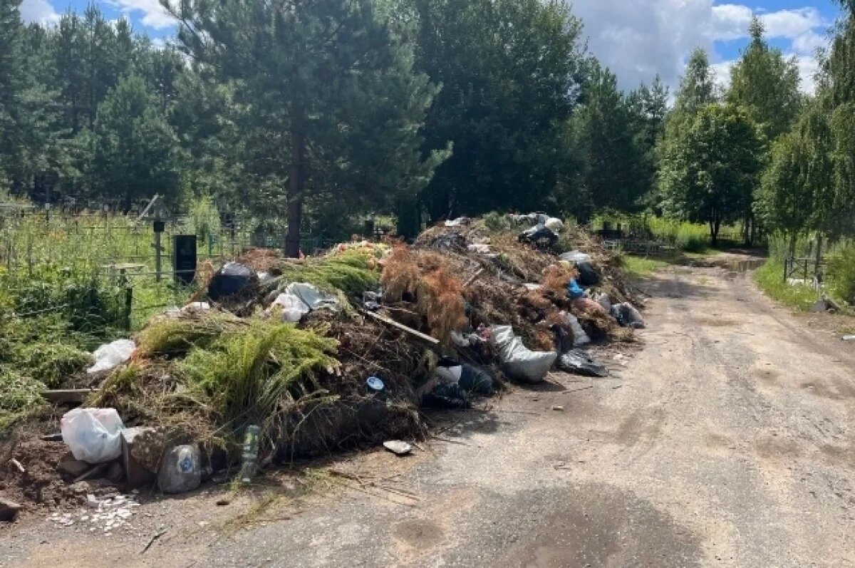    В Коврове очистили Троицко-Никольское кладбище после жалоб жителей