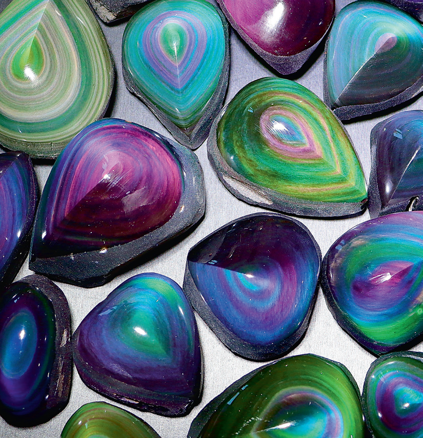 Радужный обсидиан