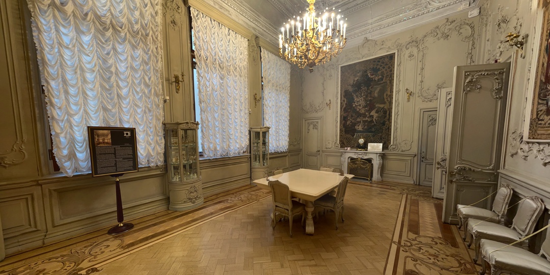 Белая (Малая) столовая Зимнего дворца.