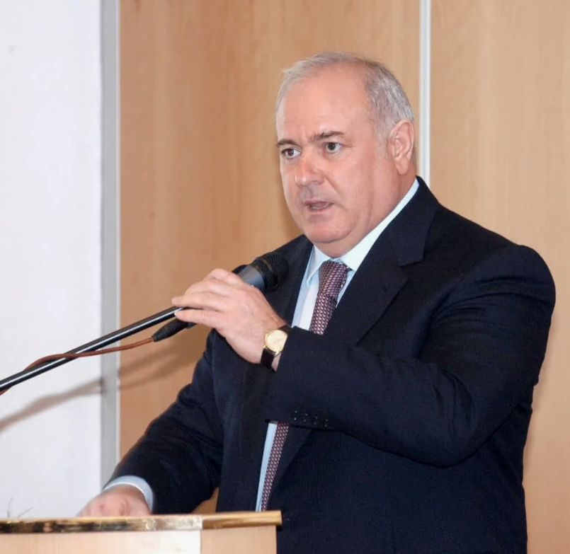 Владимир Кайшев (экс-председатель правительства Карачаево-Черкесии) — 41,9 млрд рублей. В сентябре 2025 года Никулинский районный суд Москвы удовлетворил иск Генпрокуратуры об изъятии активов Владимира Кайшева и его родственников. Под ограничительные меры попали Пятигорский молочный комбинат, ипподром, санаторий «Елизавета-минеральные воды» и другие объекты недвижимости. Кайшев обвиняется в нарушении антикоррупционного законодательства, так как продолжал коммерческую деятельность, будучи чиновником