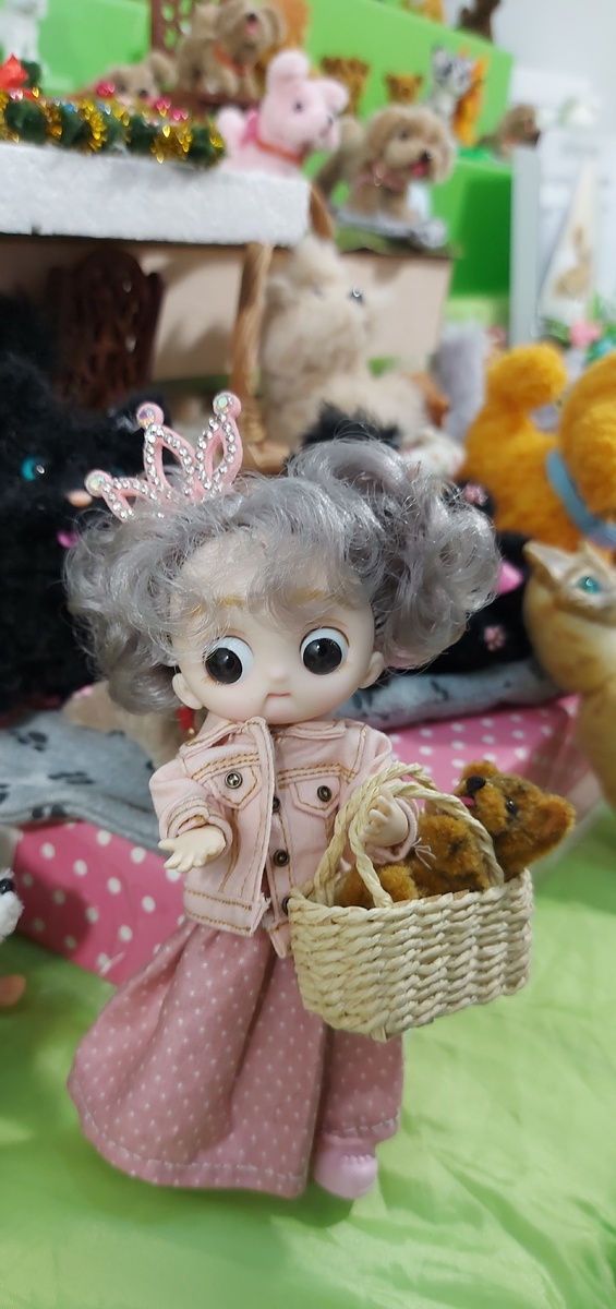 Алиса большая в гостях на стенде Мышграда. Фото автора канала.