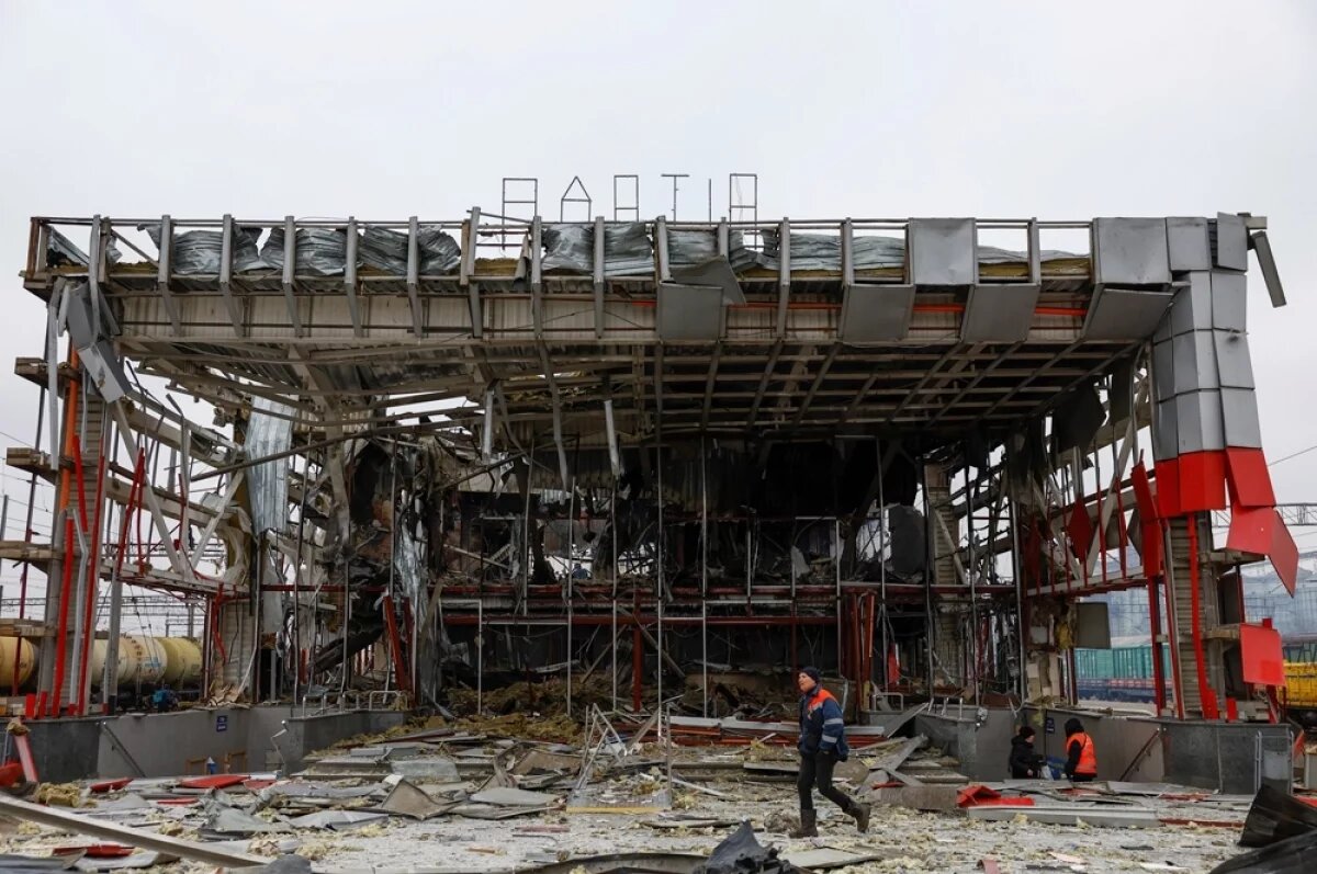    Наши войска наносят удары по всей транспортной архитектуре центра Украины.