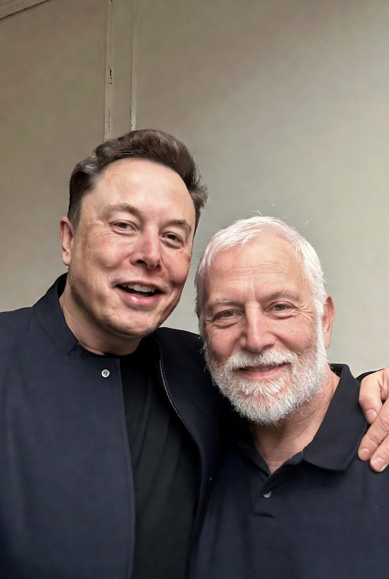 Как примерно могли бы выглядеть внук и дед (с) Grok