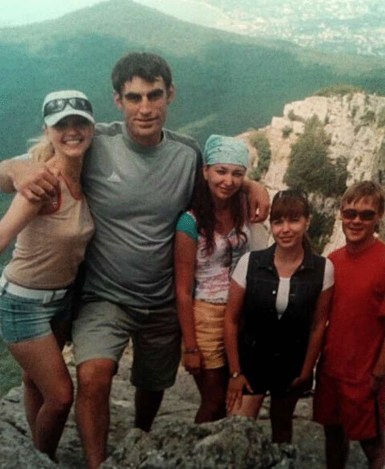 супруга справа