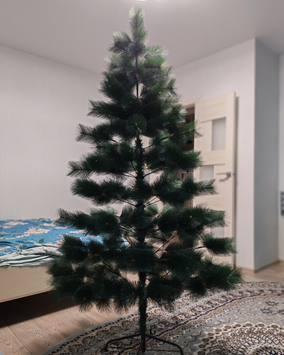 Купили новогоднюю ёлку на Вайлдберриз. Фото из личного архива