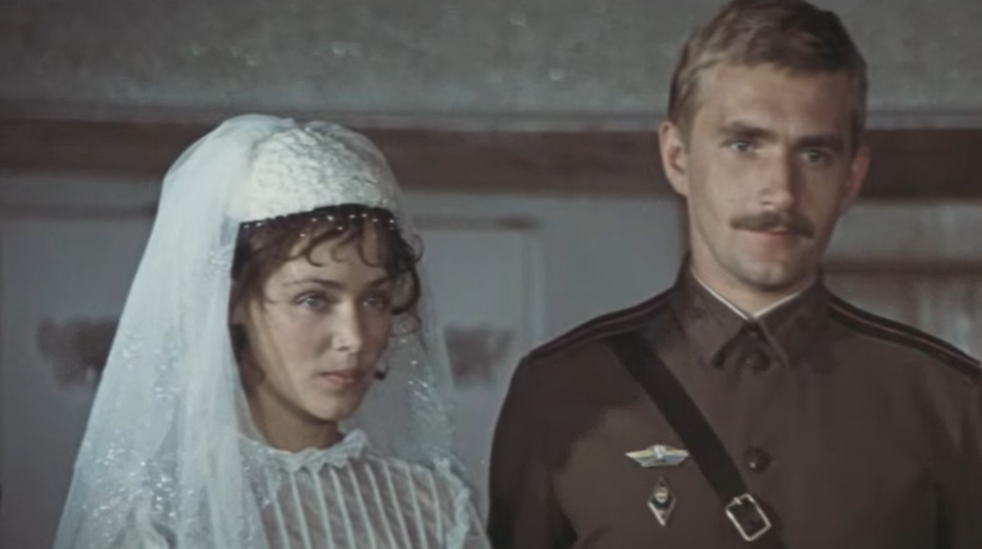 Кадр из фильма. Ольга Белявская в роли Наташи, жены Антона, и Геннадий Давыдько в роли Антона