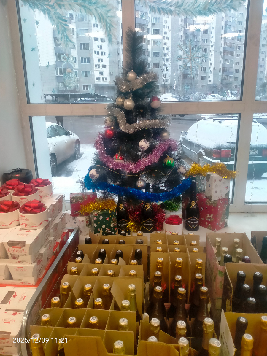 Ёлочка в магазине. Фотография автора