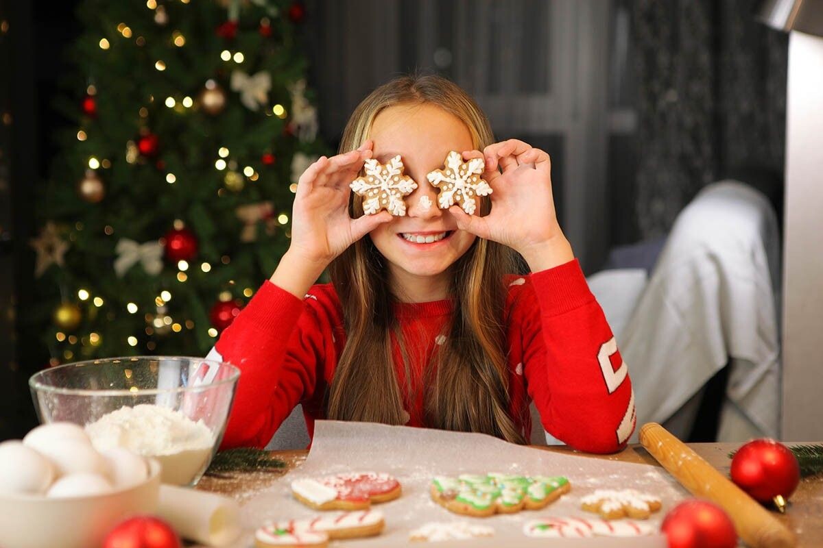 Самодельные пряники — универсальный подарок, гостинец и даже украшение на елку. Источник: White bear studio / Shutterstock / FOTODOM📷
