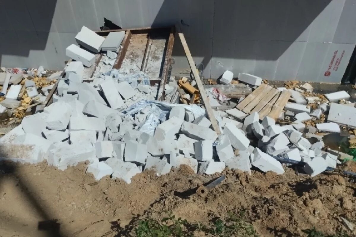    Двое рабочих пострадали при падении на стройке в Калуге