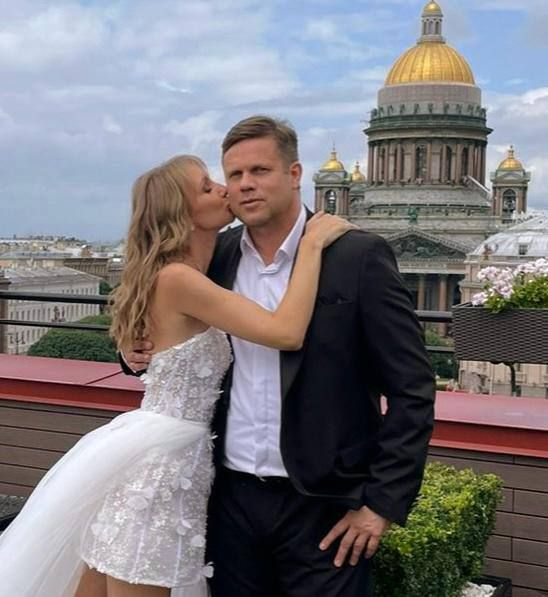  Владислав Радимов опубликовал фото со своей свадьбы с Анастасией Кулешовой