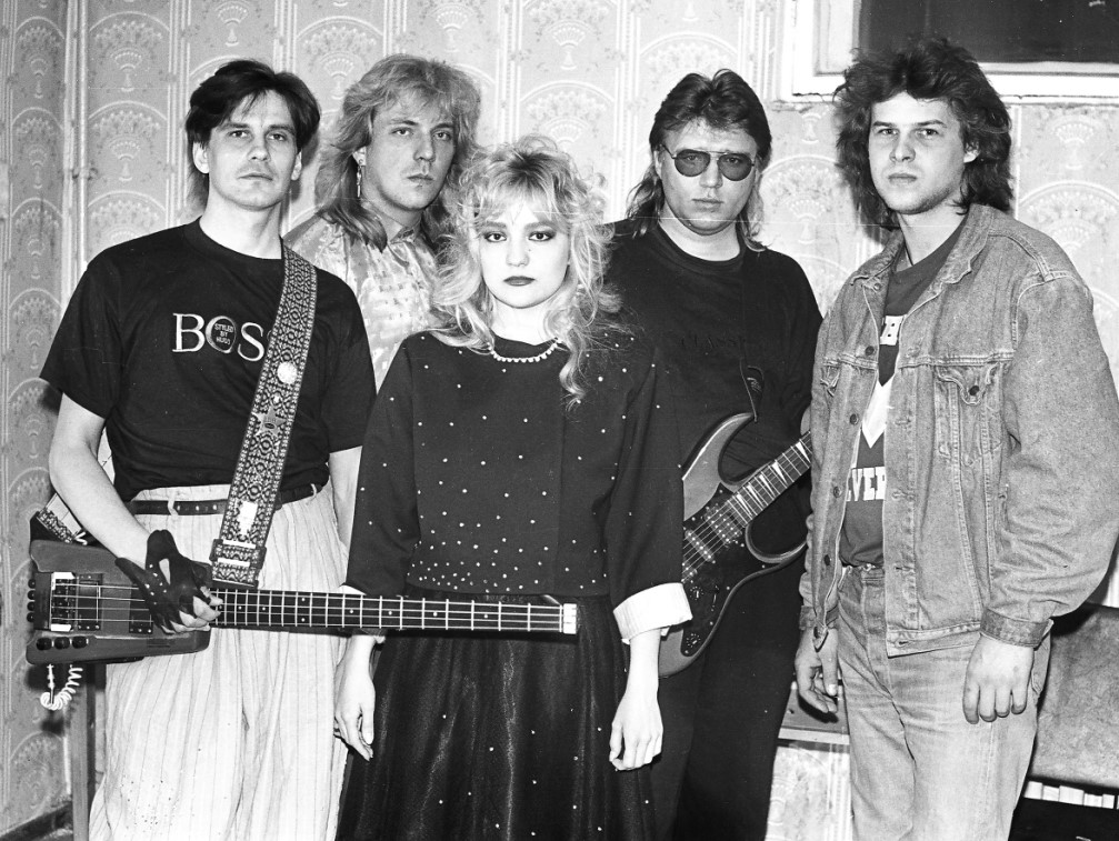 Татьяна Буланова с группой «Летний сад», Николай Тагрин — слева с гитарой