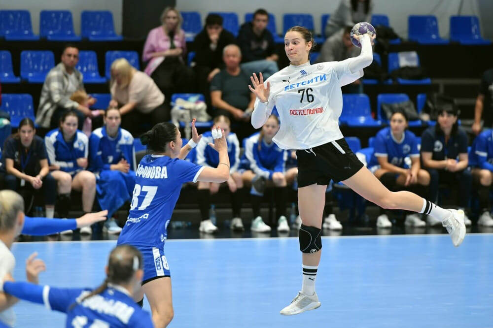    Ростовчанка Екатерина Зеленкова в матче против "Динамо"