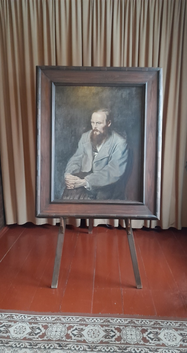 Этот портрет был написан незадолго до приездо Ф.М. Достоевского в Старую Руссу