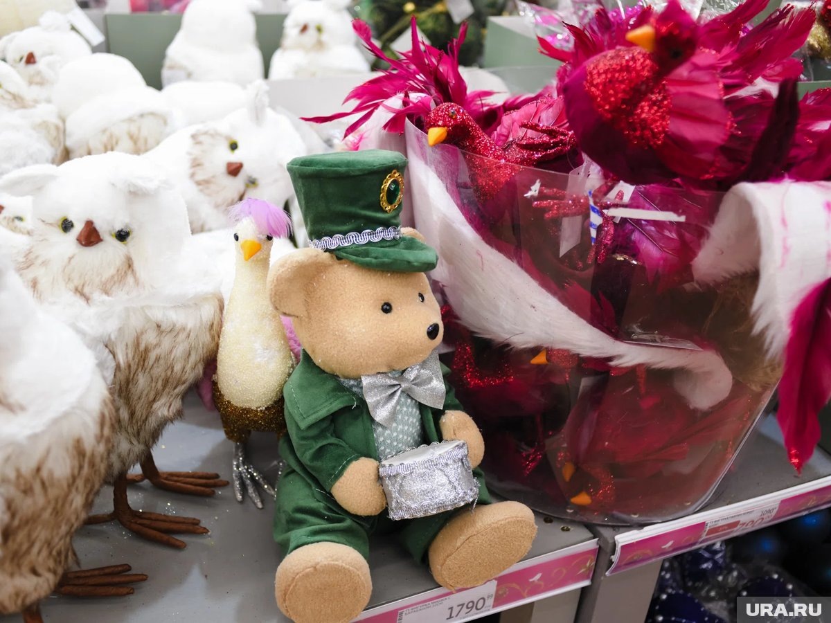    Подготовка к утреннику начинается с первых дней декабря