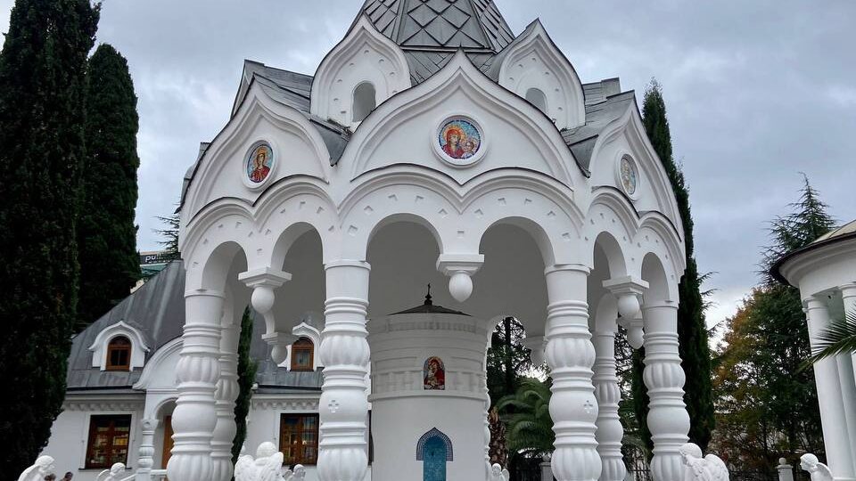 Съездил в Сочи: показываю жилые гаражи, море, город и дачу Сталина