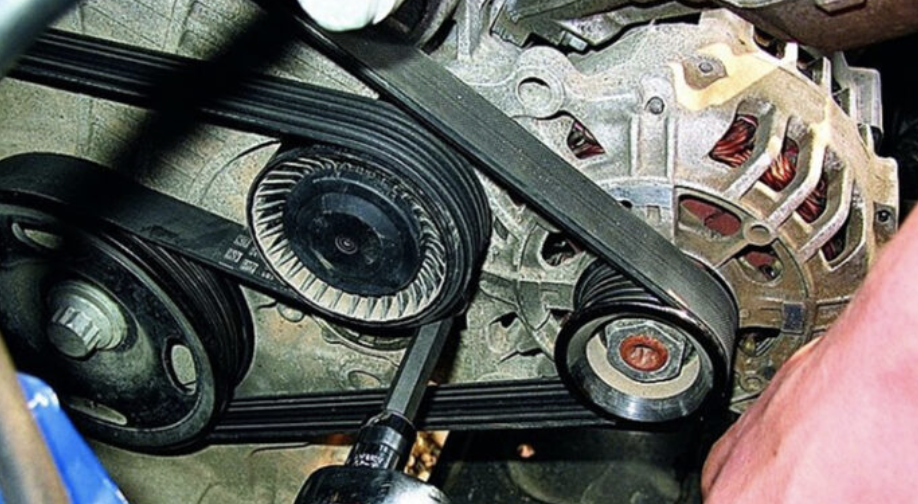 Почему ремень генератора свистит после ночной стоянки — полное объяснение проблемы