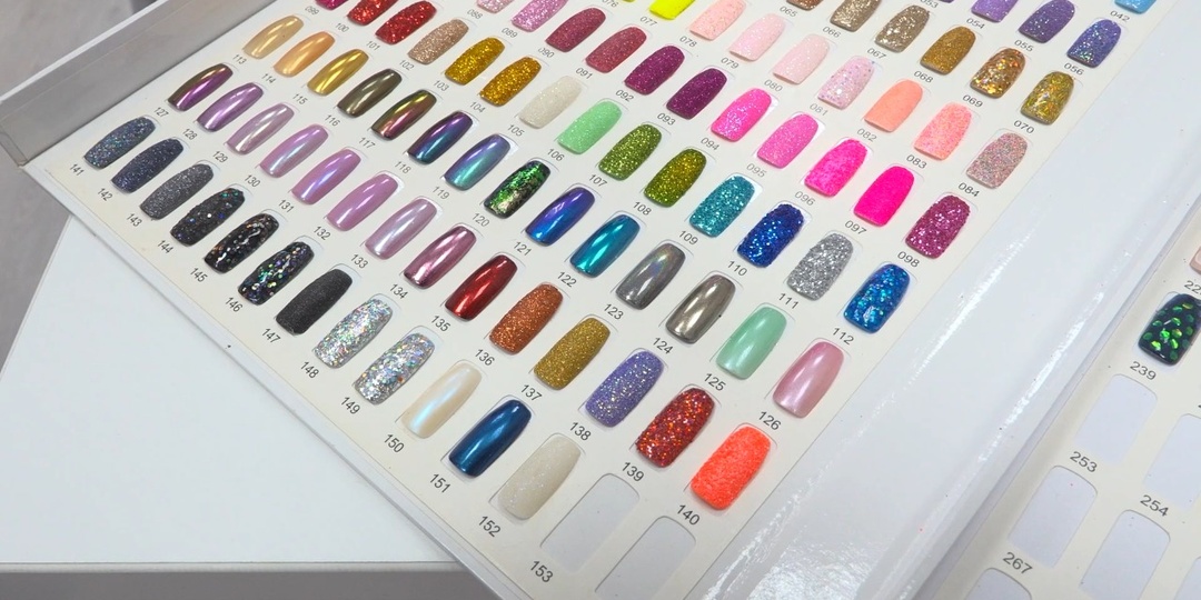 Какому новогоднему маникюру отдают предпочтение жительницы Сургута