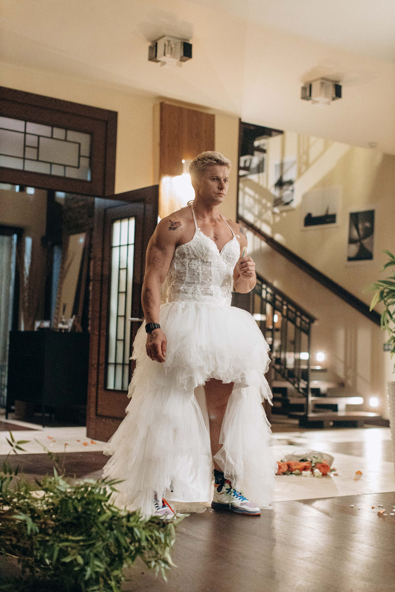 Кадр из фильма "Мальдивы подождут" на фото Роман Курцин